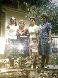 Mama și surorile lui Florin Teodorescu